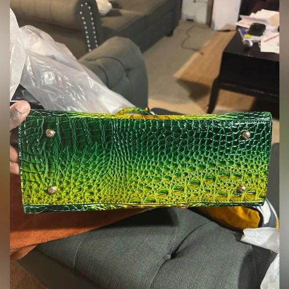 Elegant Green and Yellow Crocodile Pattern Handbag Set NWT - Picture 5 of 6